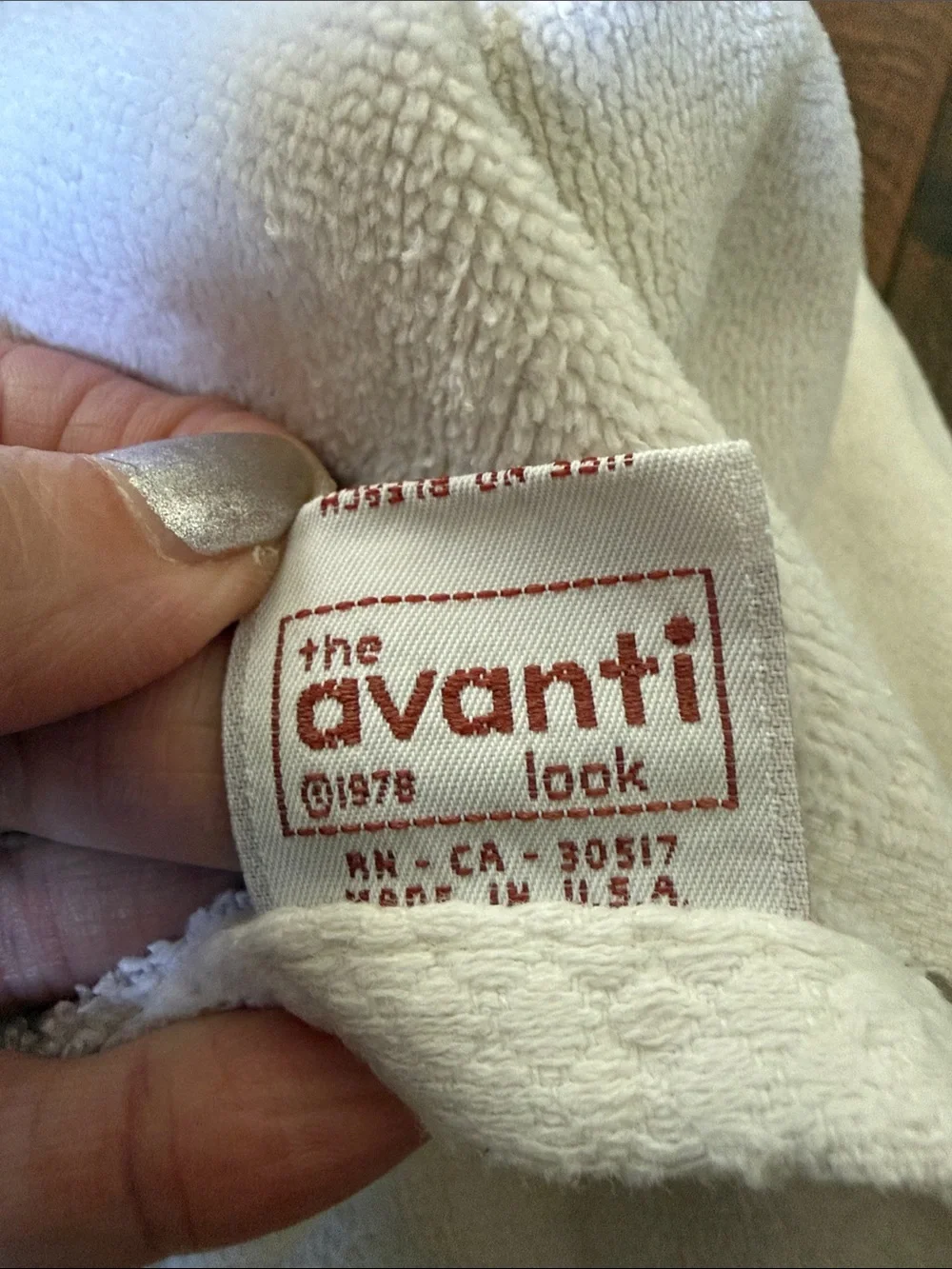 Vintage 1978 The Avanti Look White Cotton Floral Ruffle Large Boho Hand Towel